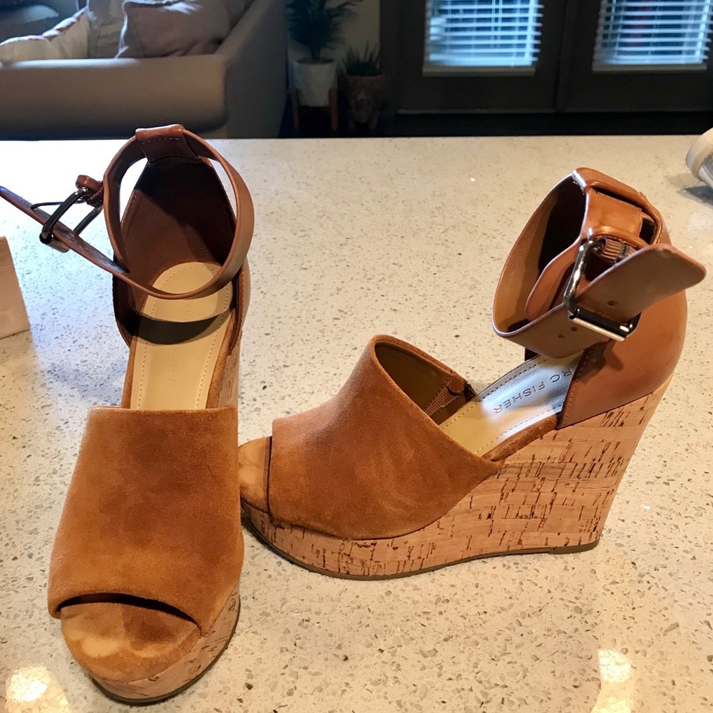 Marc Fisher wedges, 6, camel suede